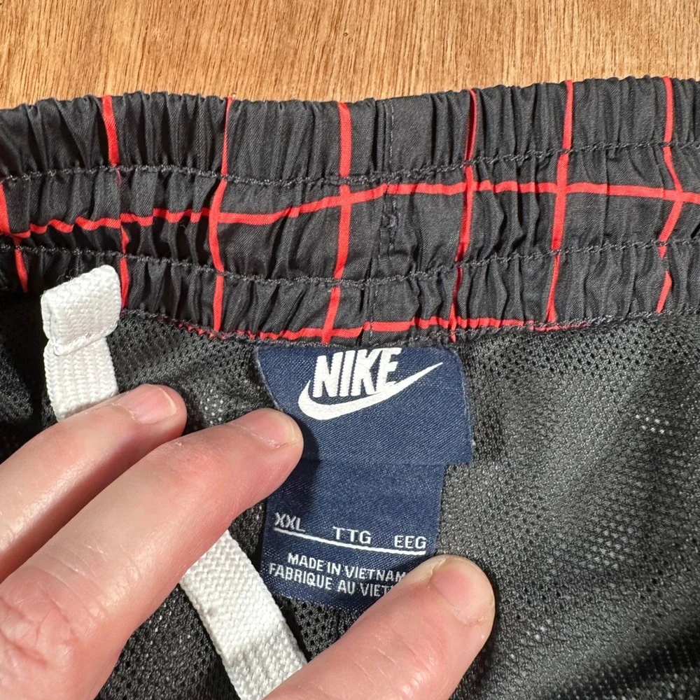Nike Mens XXL(L) Volley Swim Athletic Shorts Black Red Grid Mesh Drawstring